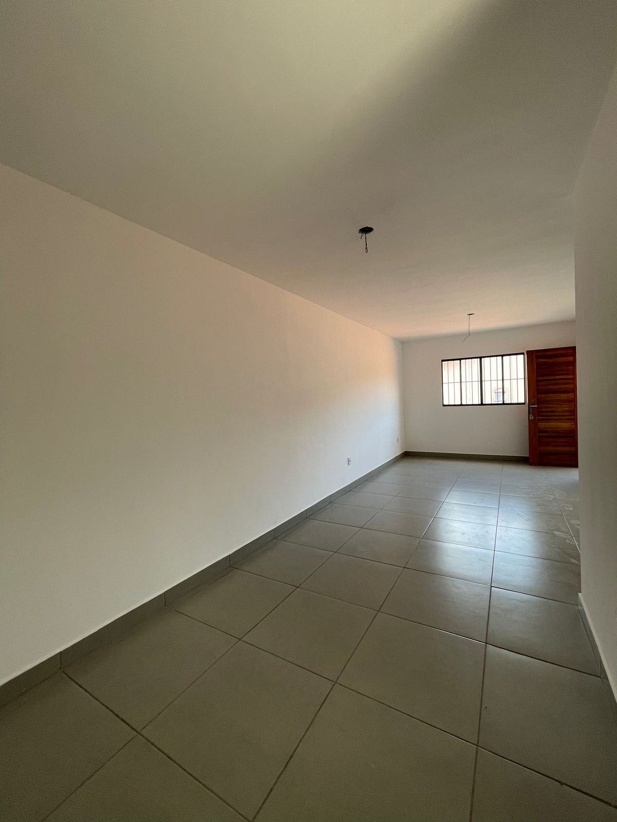 Ambiente amplo pronto para receber