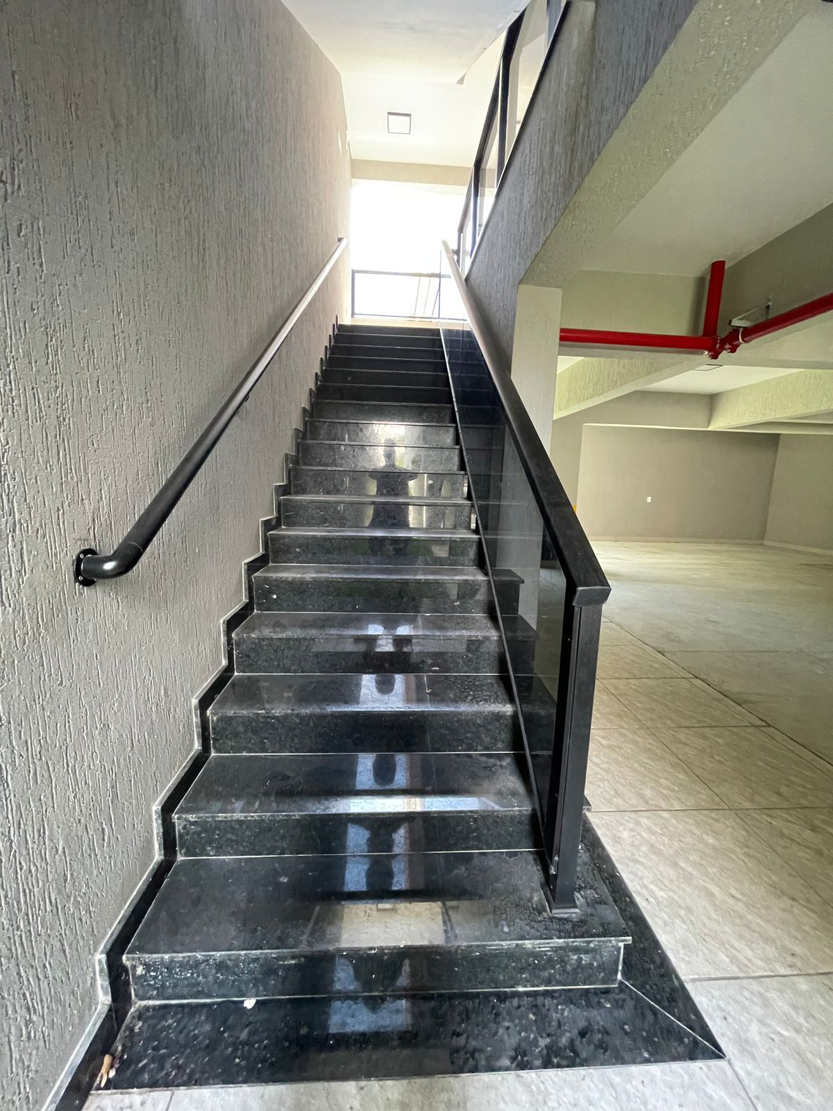 Escadaria interna em granito