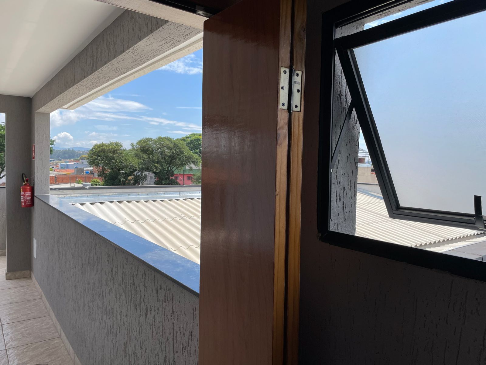 Portão automatizado da garagem